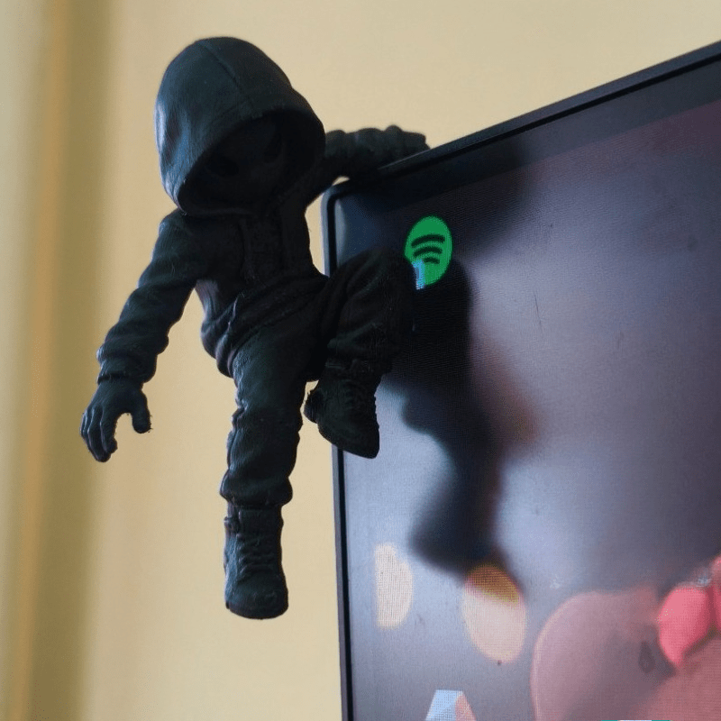 Retro Gaming Accessories - Patung Mini Alien Hoodie Climbing 3D